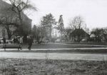 Auta przed uroczystym otwarciem zawodów na Placu Armii Czerwonej. Widoczne R-8 Gordini Ryszarda Nowickiego nr 67 i nr 66 Wojciechowskiego