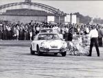 RAJD POLSKI 1968, wyścig w Krakowie Lotnisko Czyżyny Nr 61. PORSCHE 912 załogi: Włodzimierz Markowski / Marek Varisella, foto: Jerzy Plutter, prawa autorskie zastrzeżone