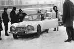 W rajdach często startowały auta należące do różnych ambasad. Stąd rejestracja WZ. O ile pamiętam 01 to były auta z ambasady USA. A auto to Triumph TR4 lub TR5