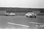 Opel Rekord. Widać jak przygotowano podwozie i jak wysoko stoi karoseria