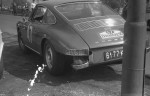 Rzadkie zdjęcie. Coś na drodze zaatakowało Porsche Wielkiego Mistrza (lub musiał jechać parę kilometrów na "kapciu")