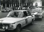 Na mecie. Wygląda na to, że BMW z numerem 151 zgubiło gdzieś tylną szybę.